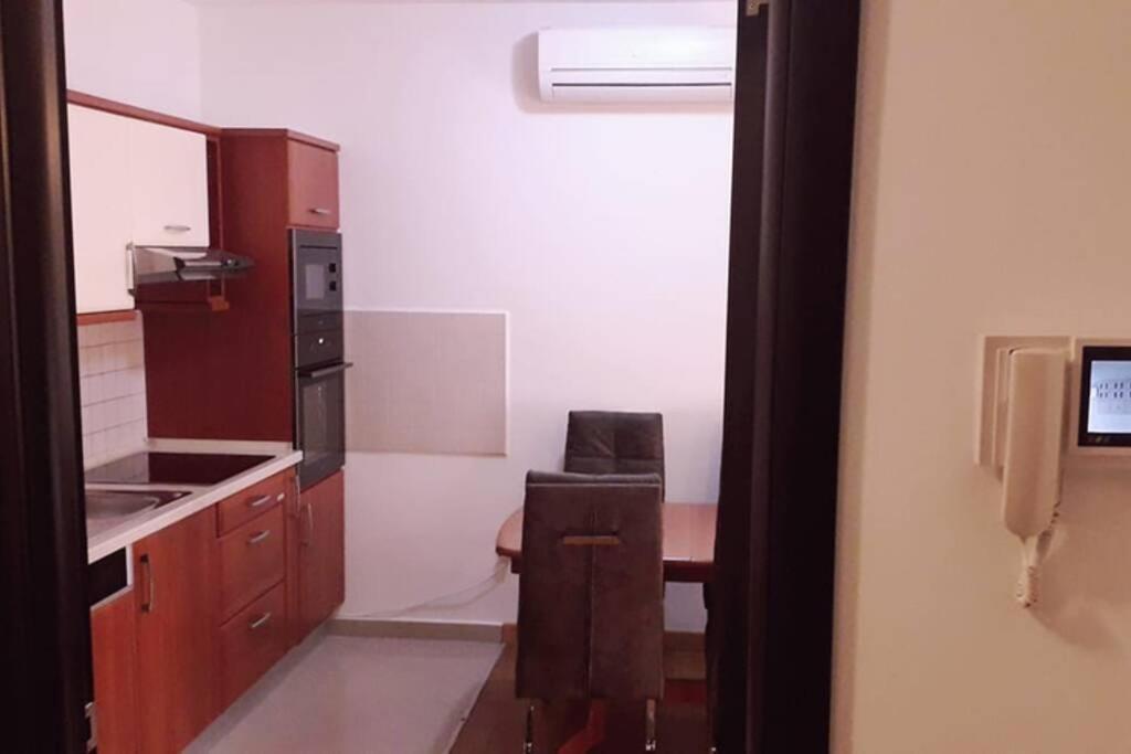 Apartman Franko - Uz Parking พูลา ภายนอก รูปภาพ