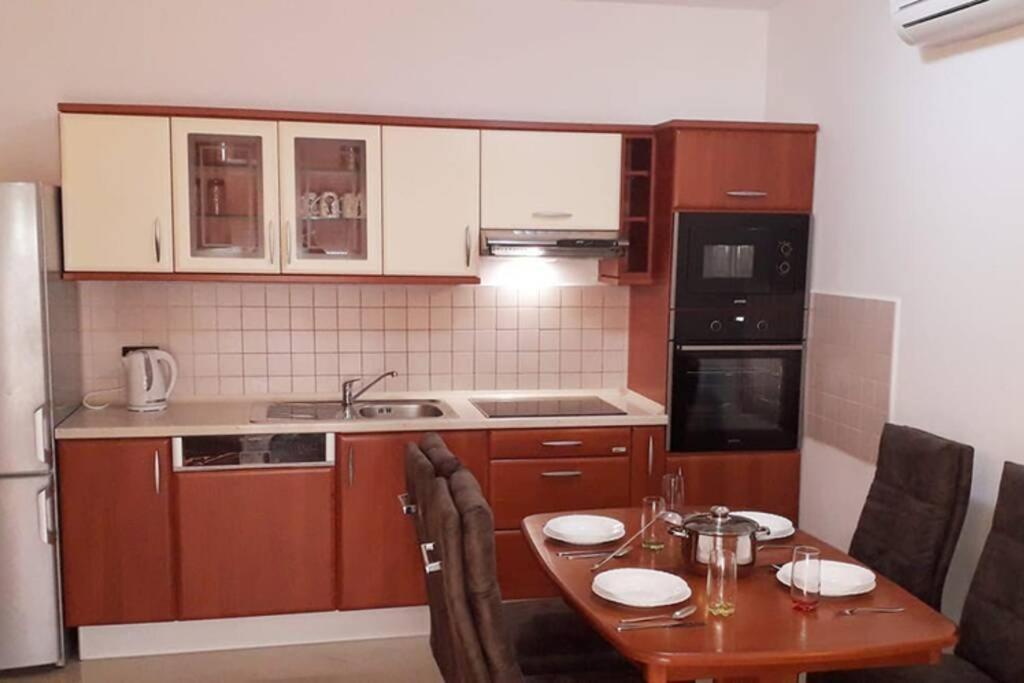 Apartman Franko - Uz Parking พูลา ภายนอก รูปภาพ
