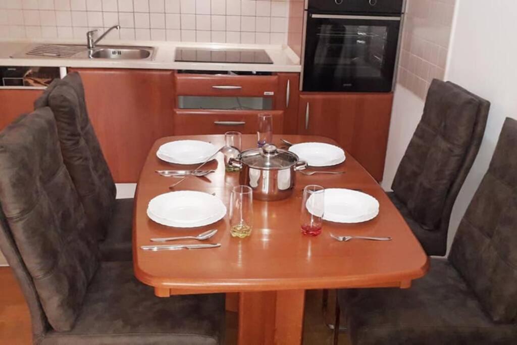 Apartman Franko - Uz Parking พูลา ภายนอก รูปภาพ
